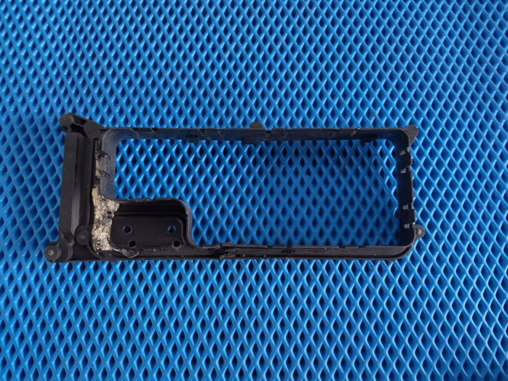 рамка корпуса электрических контактов б/у \ трещина - 1